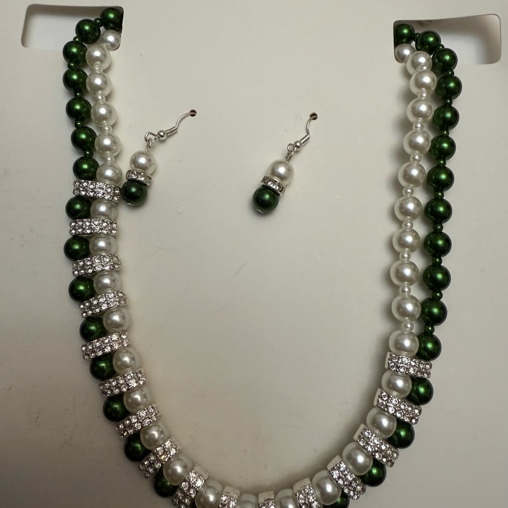 Elegant Green and White Pearl Necklace Set